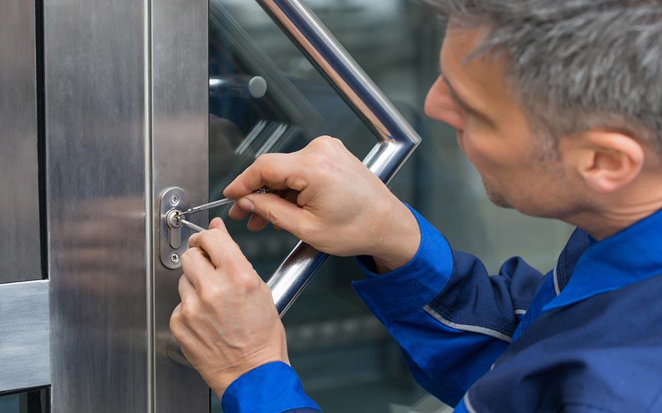 ouverture de porte claquée serrurier Roinville